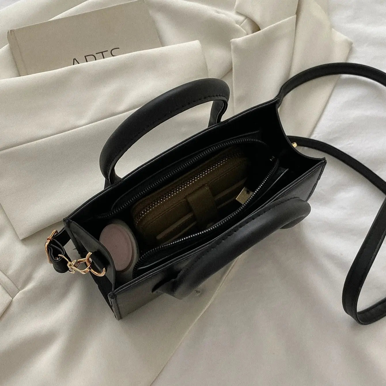 Joan - veganskt läder mini crossbodyväska