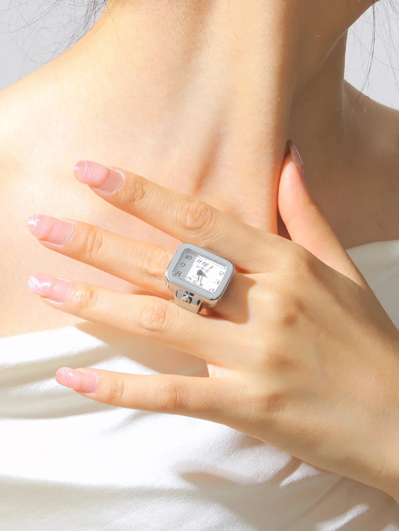 Luna elegant ringklocka